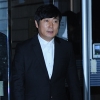 [포토] 이수근, 첫 공판 받기 위해 법원으로 들어서…