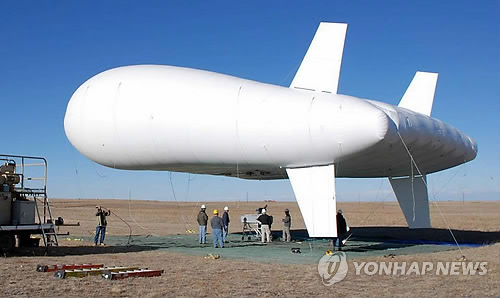 백령도 배치 전술비행선 추락 서해 백령도에 배치된 대북 감시용 무인 전술비행선이 5일 오후 현장 시험평가 도중 추락한 것으로 알려졌다. 2013.12.5 << 연합뉴스 DB >>