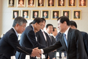 김진태 총장 “정치 편향 논란 반성… 법·원칙 따른 수사를”