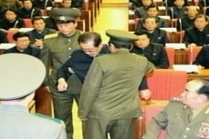 北 “장성택, 반당 종파분자” 체포 모습 공개