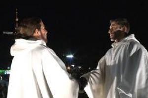 43시간 ‘평화의 악수’