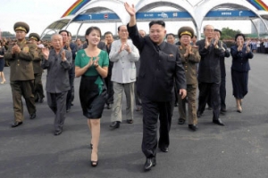 北 김정은 키높이 구두, 결국 숨기지 못하고…