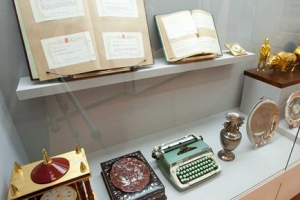 박정희 전 대통령 전시물  서울시는 못 구해서 ‘끙끙’ 구미시는 관리 못해 ‘끙끙’