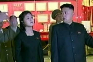 북 김정은, 마식령스키장 시찰…‘뭘 쳐다보나’