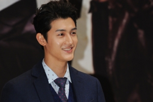 ‘이청아와 결별’ 이기우, 제주서 스몰웨딩