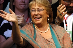 칠레 바첼레트 대통령 당선… 남미에 부는 女風