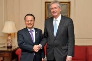 추도사 어느 누구도 핵 언급 없었던 김정일 2주기… 왜