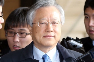 檢 ‘횡령·배임’ 이석채 前KT회장 피의자 신분 소환