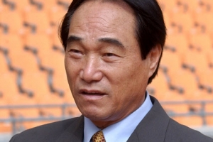 75세 ‘벌떼축구’ 그라운드 귀환