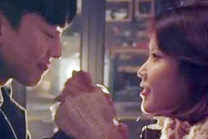 아이유, ‘금요일’ 뮤비서 장기용과 두 번째 호흡 ‘달달 연인포스’