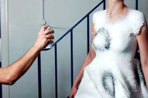 뿌리면 옷이 되는 신기한 스프레이