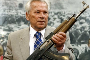 명품 소총 AK 시리즈 개발 ‘미하일 칼라슈니코프’ 사망