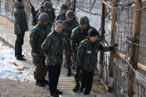 朴대통령 “北 도발땐 가차 없이 대응”
