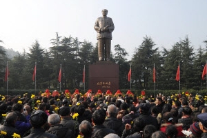 26일 마오쩌둥 탄생 120주년… 中 사오산에서 본 추모열기