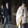아베 日총리, 야스쿠니 전격 참배…동북아에 기름 붓나