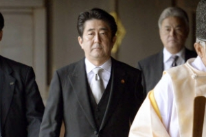 美서 ‘훈계’들은 아베 동생과 책사…日 점점 궁지에