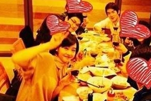 응사 단체회식 포착, 나정이와 함께 있는 남자는? 시선집중