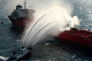 부산서 유독물질 운반선 충돌… ‘해양 재앙’ 위기