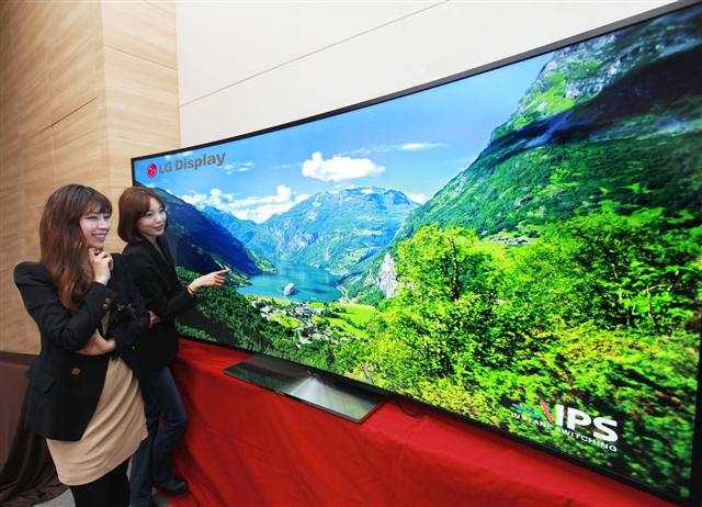 LG의 ‘105인치 곡면 울트라초고화질(HD) LCD TV’.