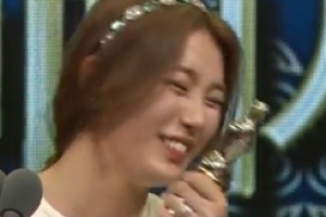 수지 태도 논란, 울었다 찡그렸다 빵 터졌다.. 아찔한 수상소감