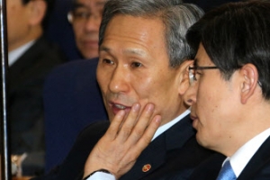 김관진 “北, 화전양면 전술 가능성…철저대비해야”