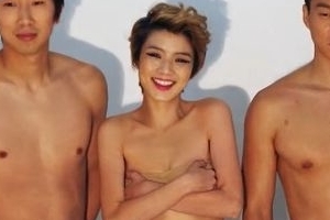 안영미 세미누드, 손으로 중요부위만 가린 채.. 경악