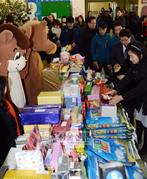 긴~~~ 사랑의 행렬