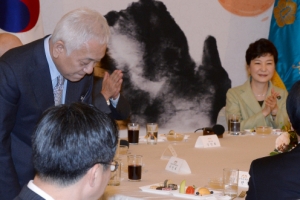 朴대통령, 오후 신년인사회…김한길 참석