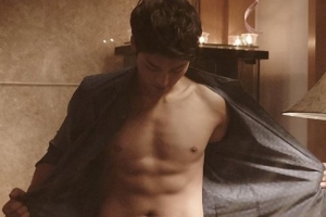 ‘한 번도 안 해본 여자’ 김진우 복근 스틸, 환상 식스팩