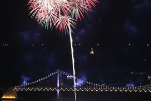 [명인·명물을 찾아서] 빨강·초록·파란색으로 새 단장 전력소비 기존 3분의 1로 절감