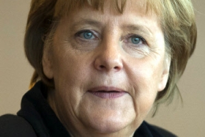 메르켈 獨총리 스키 타다 골반 부상