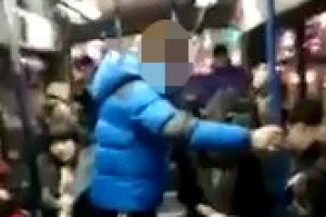 자리 강탈·성희롱 ‘버스 민폐남’ 네티즌 분노