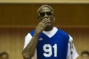 로드먼, 北 김정은 위원장에 손키스 날리고 맞담배까지.. 경악