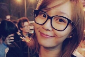 효린 민낯, 안경 쓰고 홍콩 밤거리 활보 ‘고등학생 아니야?’