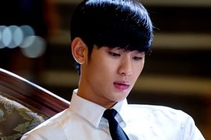 김수현 대본, 화이트 셔츠+말끔한 넥타이 ‘여자들의 이상형’