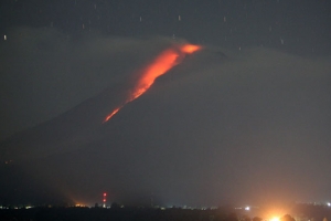 인도네시아 시나붕 화산 폭발, 주민 긴급 대피