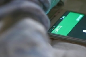 ‘별그대’ 전지현 휴대폰, 옥에 티일까 아닐까 ‘작가만 안다?’