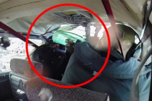 비행중 앞유리 박살, 아찔한 ‘버드 스트라이크’ 순간 포착