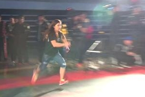 미녀파이터 송가연 월장 점프…남자 5명 훌쩍 ‘주먹이 운다’