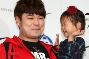 ‘1억 달러 사나이’ 추신수 출국…2014시즌 본격 준비