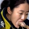 전혜빈 닭다리 먹방, 장갑도 안끼고 맨손으로 닭잡기 ‘거침없어’