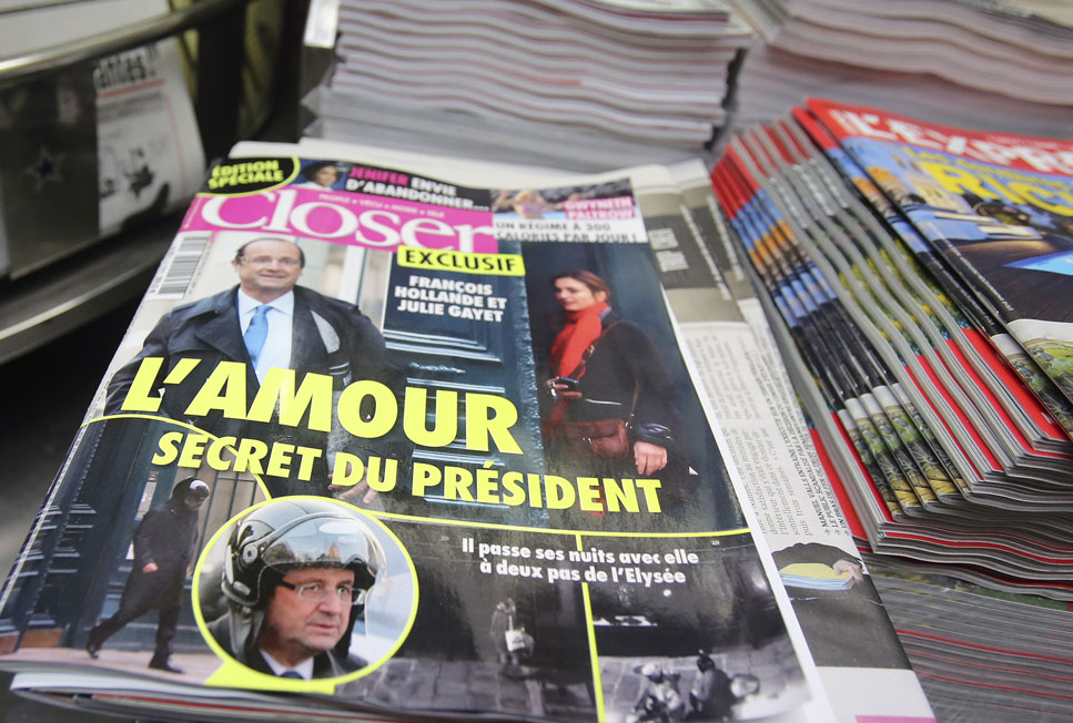 프랑스연예 전문 주간지인 클로저는 지난 10일(현지시간) 올랑드 대통령이 여배우 줄리 가예트와 밀회를 즐기고 있다고 보도했다.  AP/뉴시스