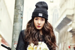 소녀시대 티파니 유리 밀라노 화보… 펑키한 스트릿 패션 눈길