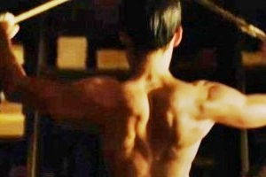 ‘역린’ 티저 공개, 현빈 상반신 누드+돌같은 근육 ‘짐승남 등근육’