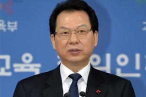 서남수 “역사교과서로 역대정권 평가는 부적절”