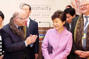 朴대통령 “기업투자 규제 풀고 대외개방 지속 추진”