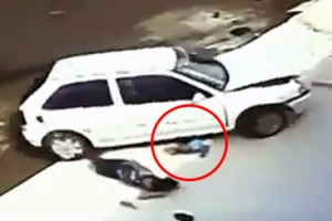 차에 두번 치이고도 할머니부터 챙긴 손자 감동