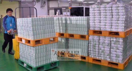 [포토] 수북히 쌓인 설 자금