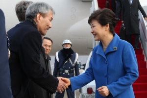 朴대통령, 인도ㆍ스위스 순방 마치고 귀국