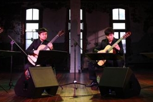 남녀 4인조 기타, 열정과 냉정 ‘앙상블’